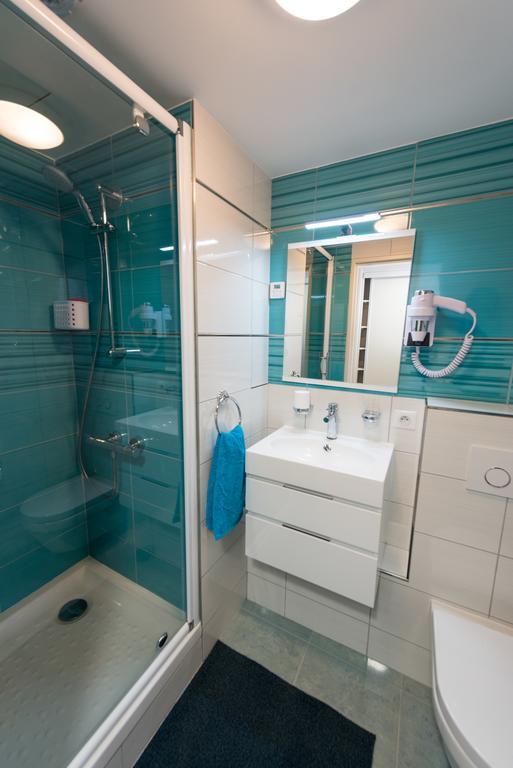 Paris La Defense Studio Пюто Номер фото